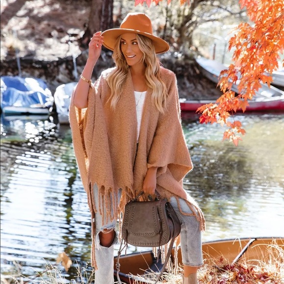 LIYANA SOFT FRINGE PONCHO - Picture 6 of 9